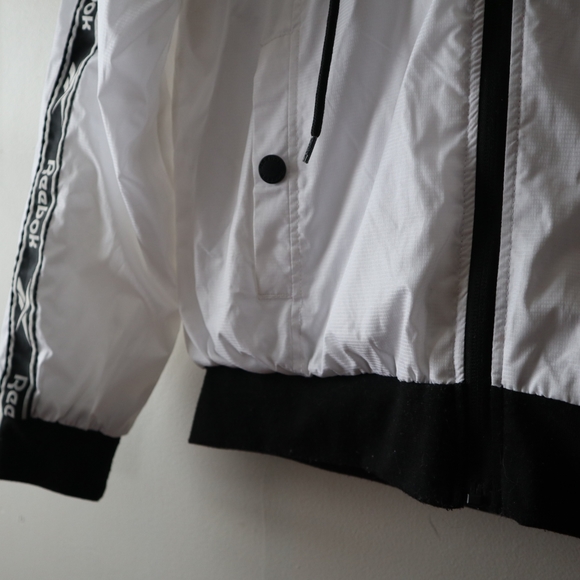 Reebok Jacket / Windbreaker Running Jacket - Picture 10 of 10